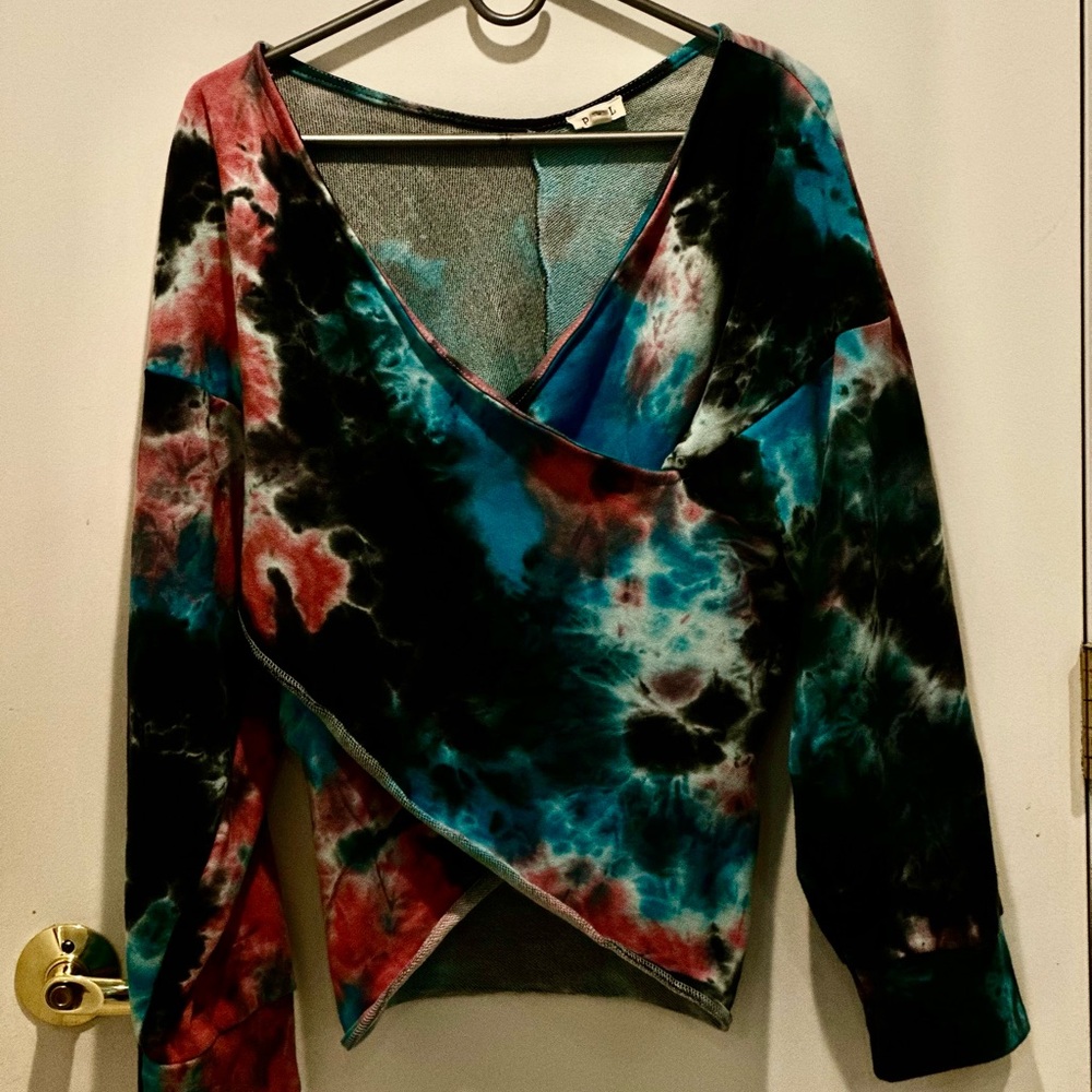 POL woman’s fabulous stylish top great for winter or a cool fall day. Size M.